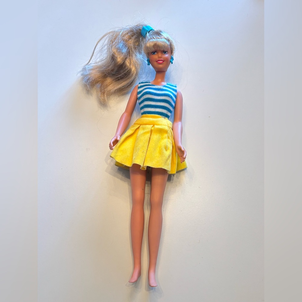 vintage 1988 Hasbro Maxie Cheerleader doll